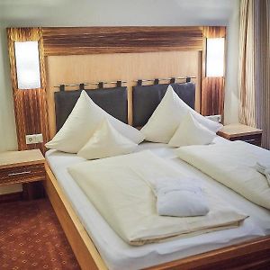 Deluxe Zimmer mit Kingsize-Bett